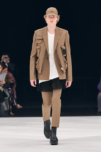 Look 17